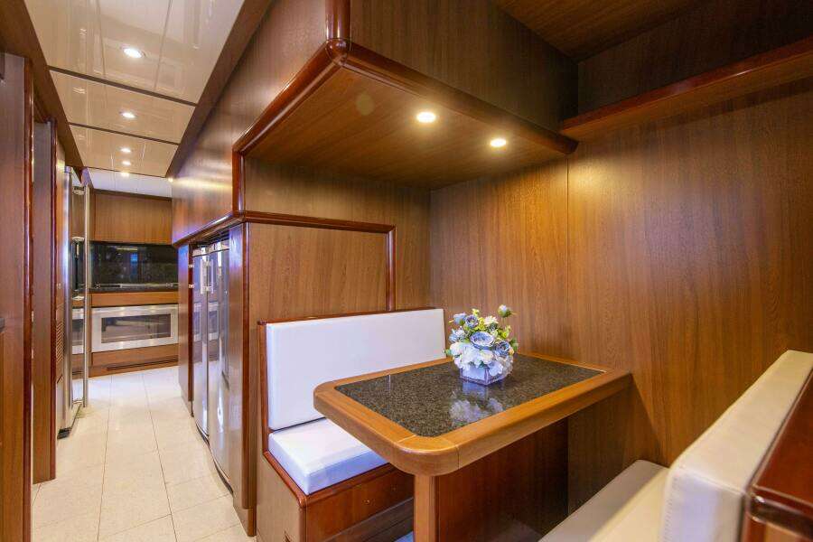 2005 Custom Line Custom Line 112