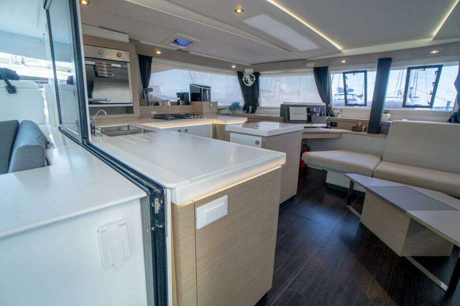 2020 Fountaine Pajot 