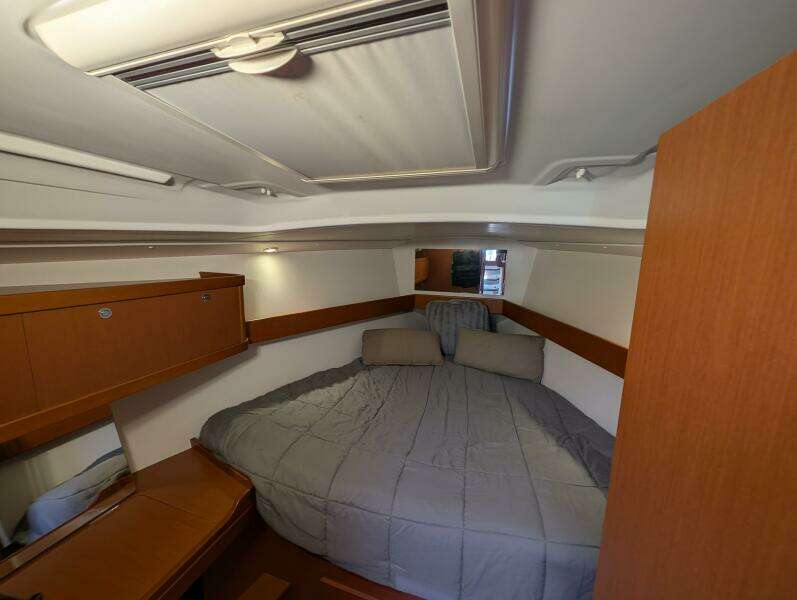 2015 Beneteau Oceanis 37 Platinum