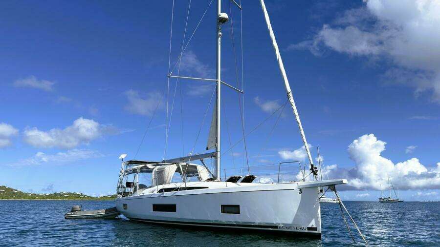 01 Anchored Beneteau 461 2020