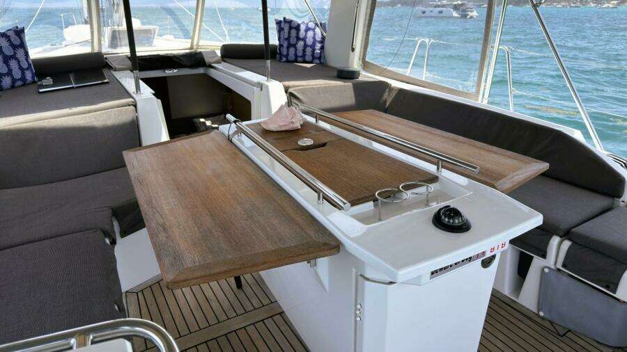 06 Cockpit Beneteau 461 2020