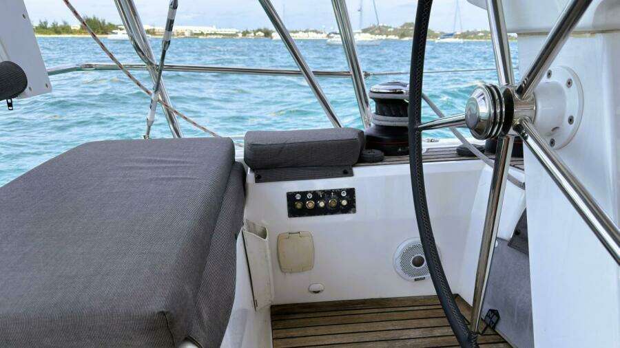 13 Cockpit Beneteau 461 2020