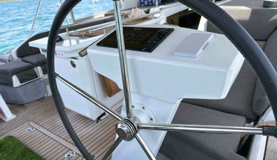 12 Cockpit Beneteau 461 2020