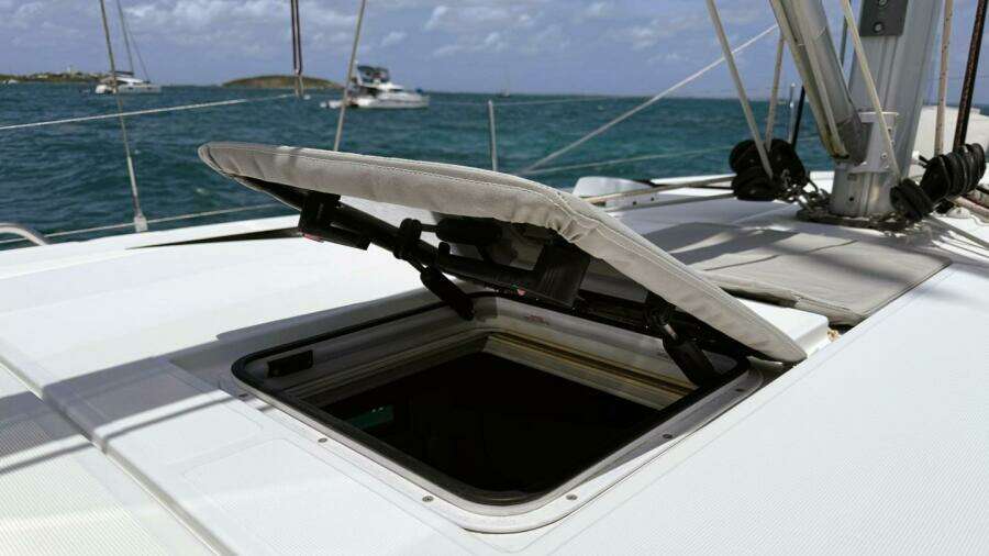23 Deck Beneteau 461 2020