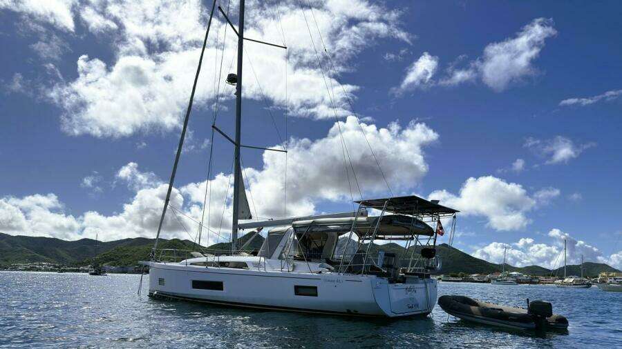 04 Anchored Beneteau 461 2020
