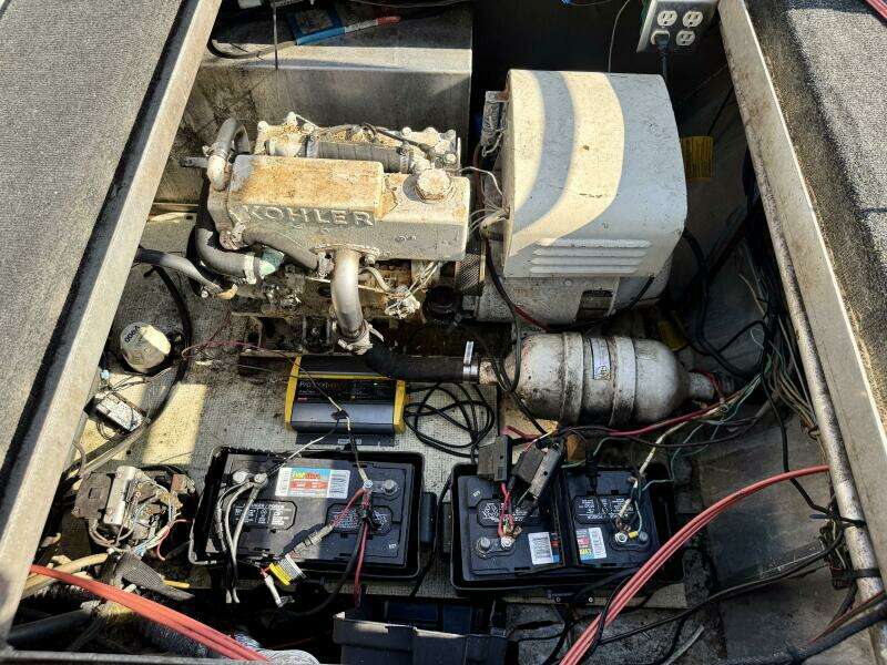 1977 Sumerset 14 x 58 Aluminum Hull Houseboat with Catwalks