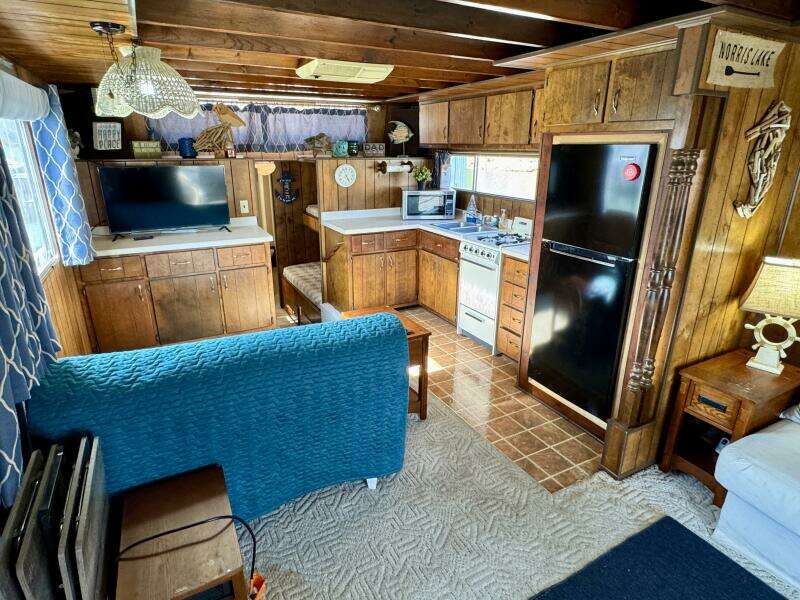 1977 Sumerset 14 x 58 Aluminum Hull Houseboat with Catwalks