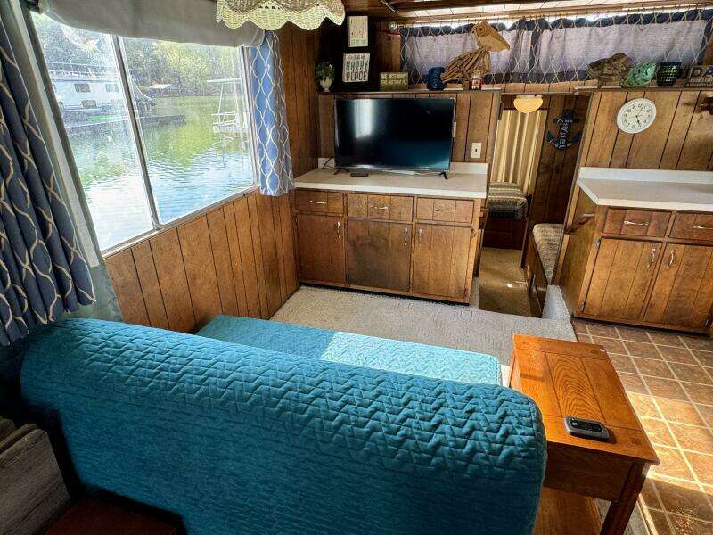 1977 Sumerset 14 x 58 Aluminum Hull Houseboat with Catwalks