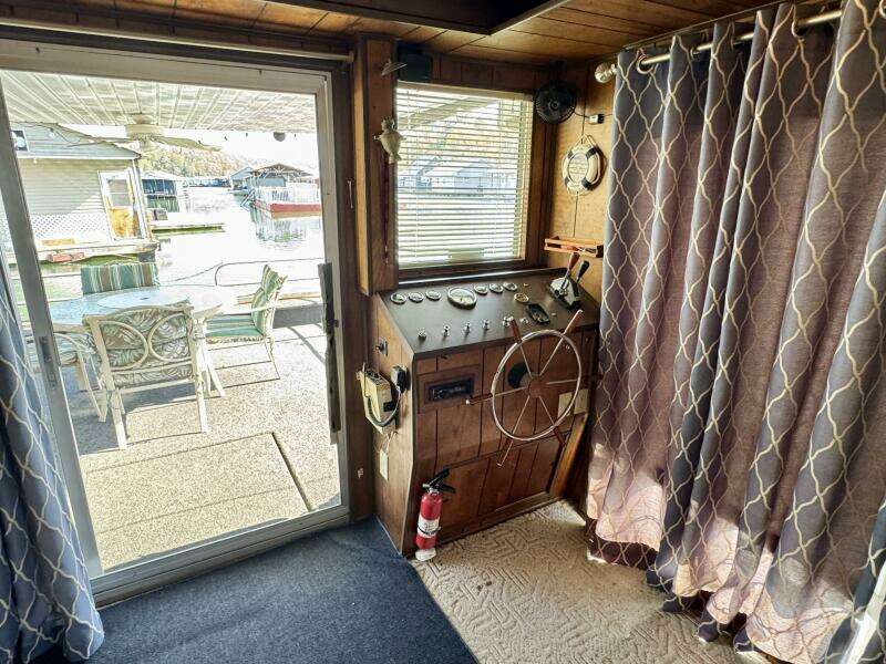 1977 Sumerset 14 x 58 Aluminum Hull Houseboat with Catwalks