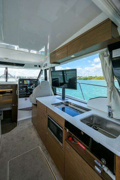 2022 Jeanneau NC Weekender 1095 Fly