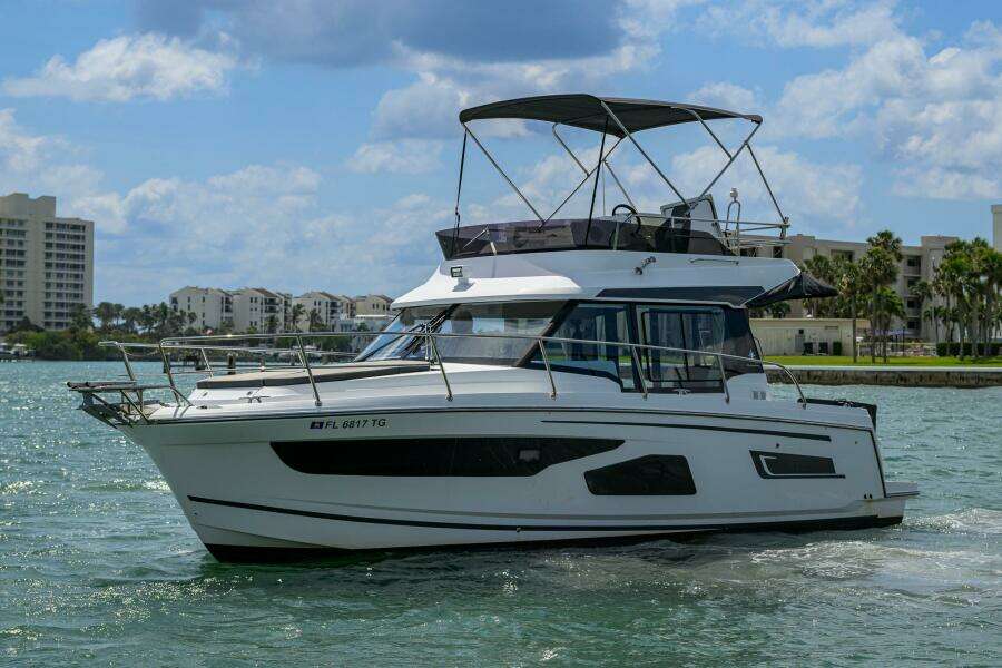 2022 Jeanneau NC Weekender 1095 Fly