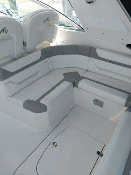 2011 Monterey 340 Sport Yacht