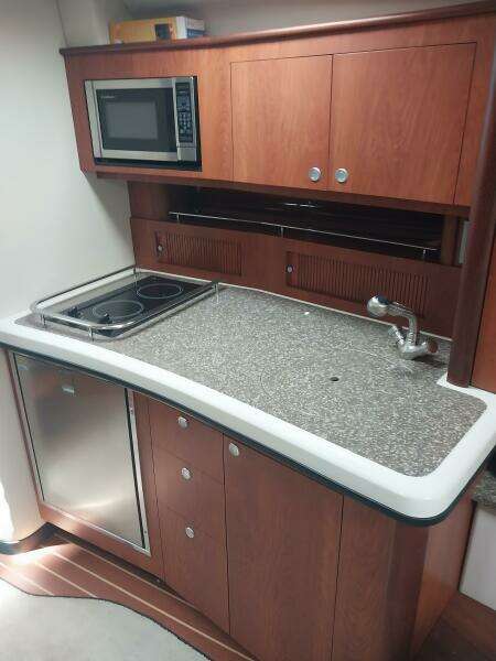 2011 Monterey 340 Sport Yacht