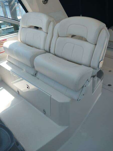 2011 Monterey 340 Sport Yacht