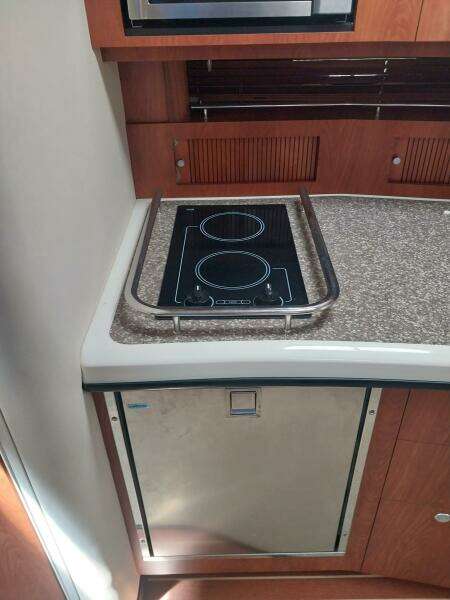 2011 Monterey 340 Sport Yacht