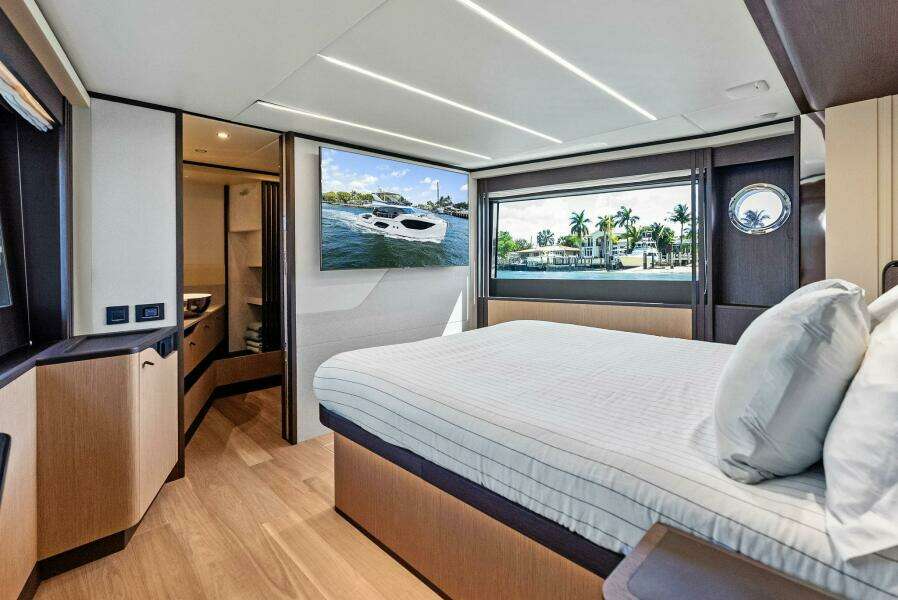 2023 Absolute 52 Fly