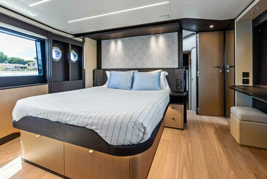 2023 Absolute 52 Fly