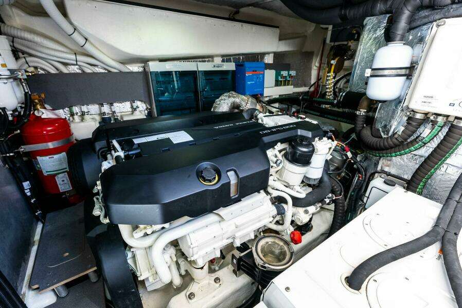 2023 Absolute 52 Fly