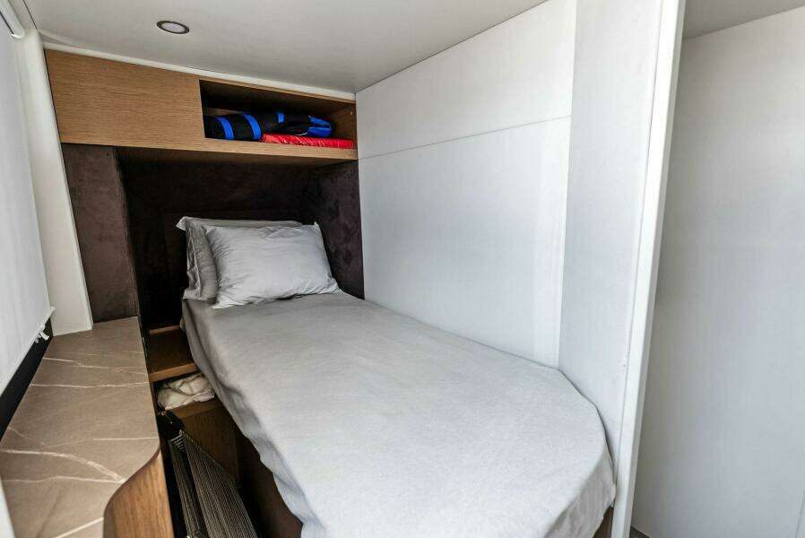 2023 Absolute 52 Fly