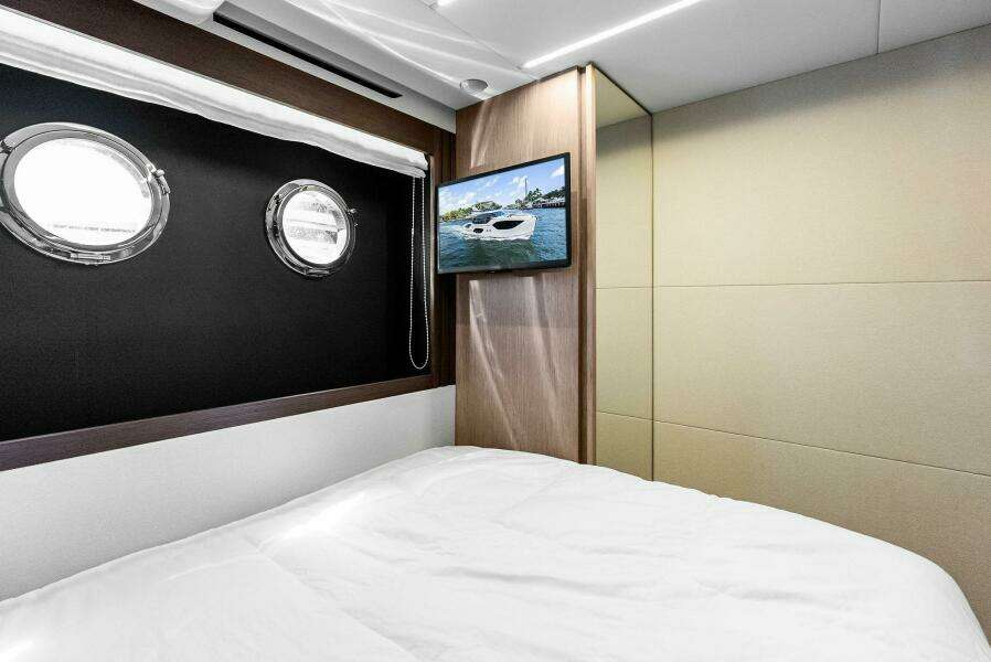 2023 Absolute 52 Fly