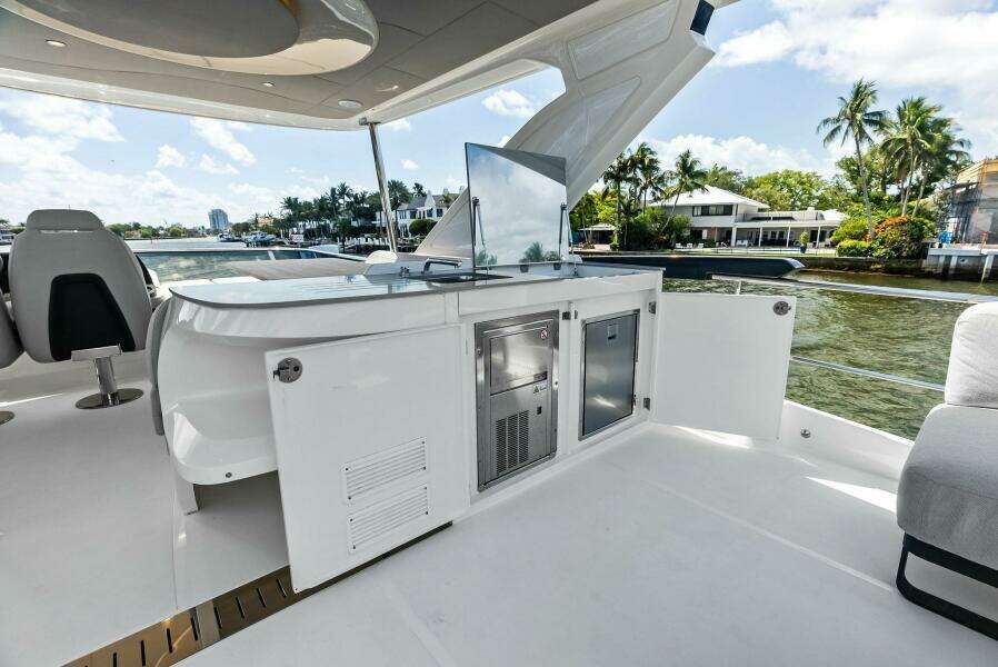 2023 Absolute 52 Fly