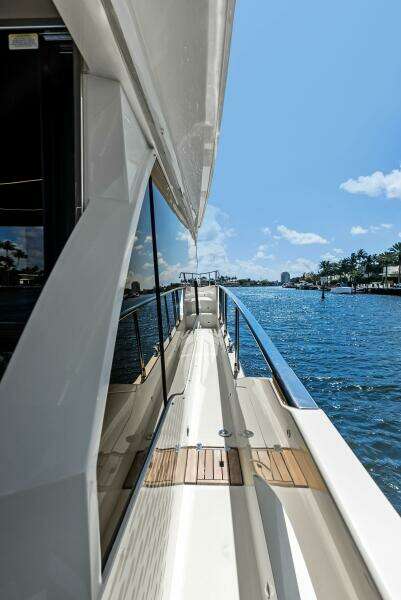 2023 Absolute 52 Fly