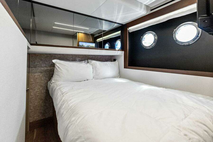 2023 Absolute 52 Fly