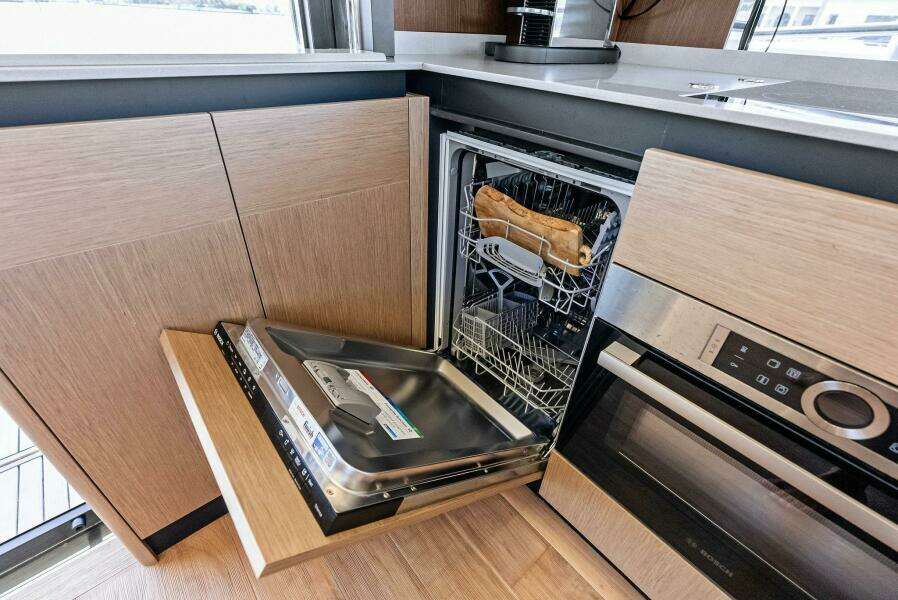 2023 Absolute 52 Fly