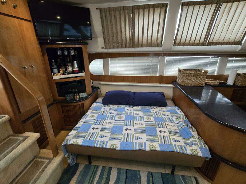 Carver Main Salon Pullout Couch