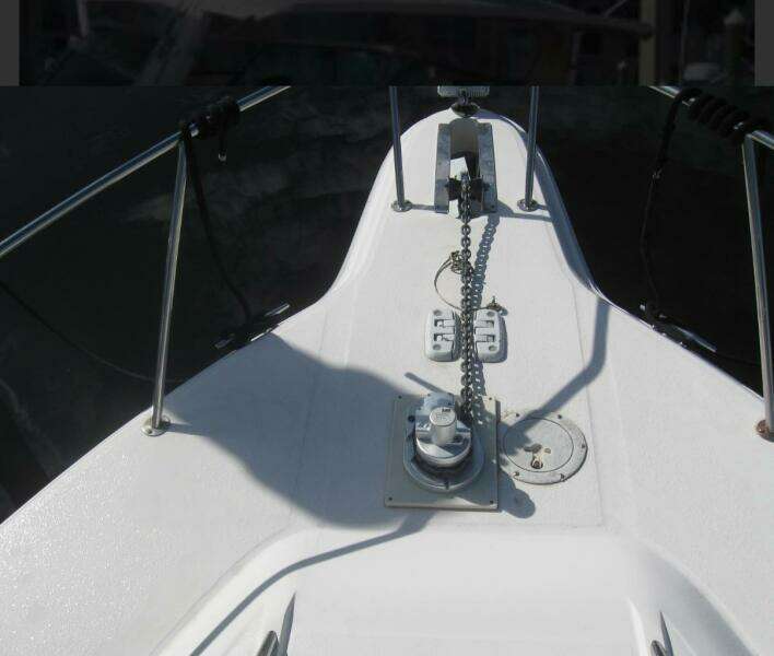 Bow of 1993 Sea Ray 440 Sundancer with anchor chain and winch.