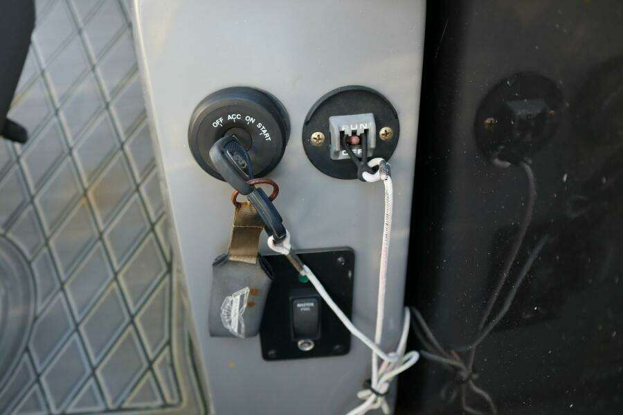 2021 Bennington RX25 Sport