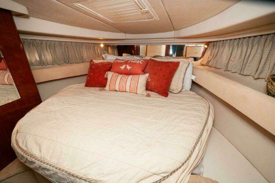 2003 Sea Ray 380 Sundancer- Master Stateroom 