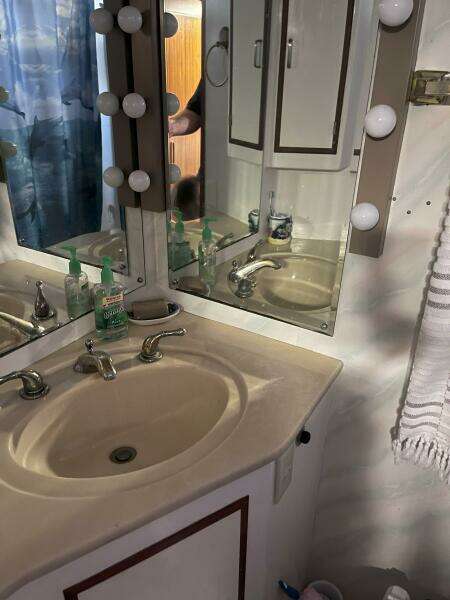 1990 Jefferson 43 Sundeck