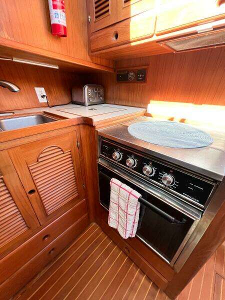 1987 Albin 43 Sundeck