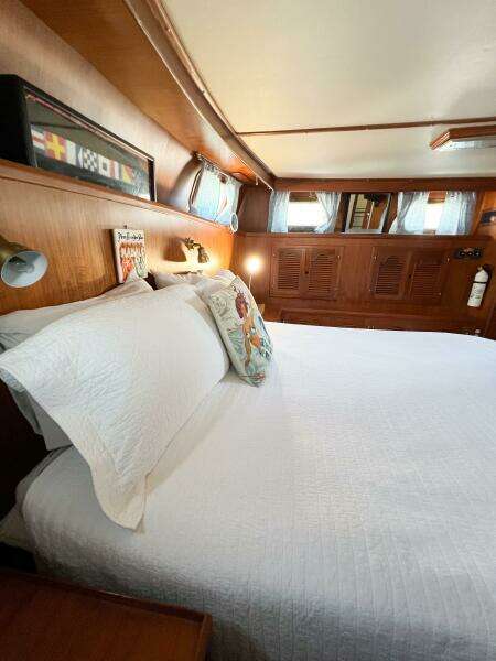 1987 Albin 43 Sundeck