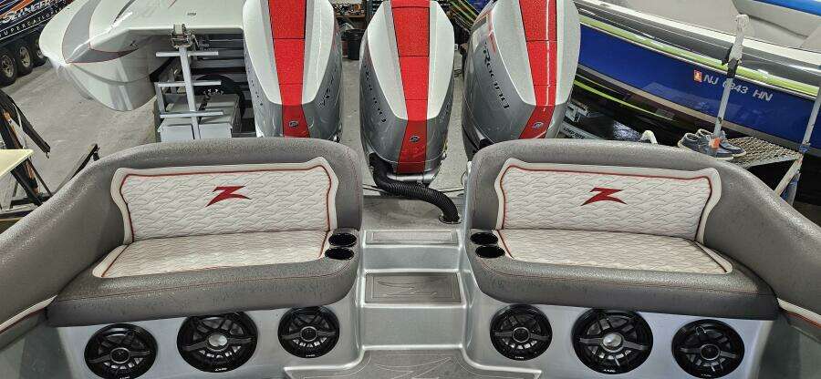 2024 Donzi 39 VRZ