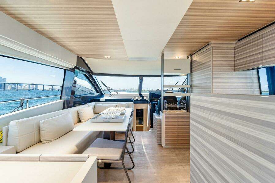 2023 Ferretti Yachts 670
