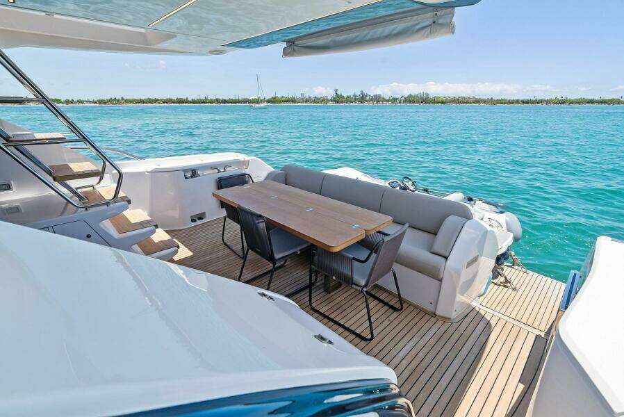2023 Ferretti Yachts 670