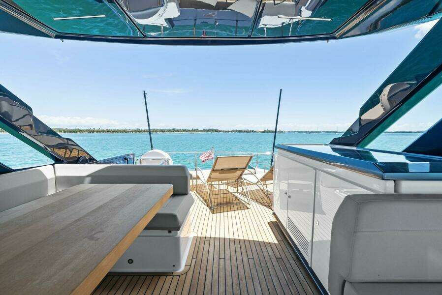 2023 Ferretti Yachts 670