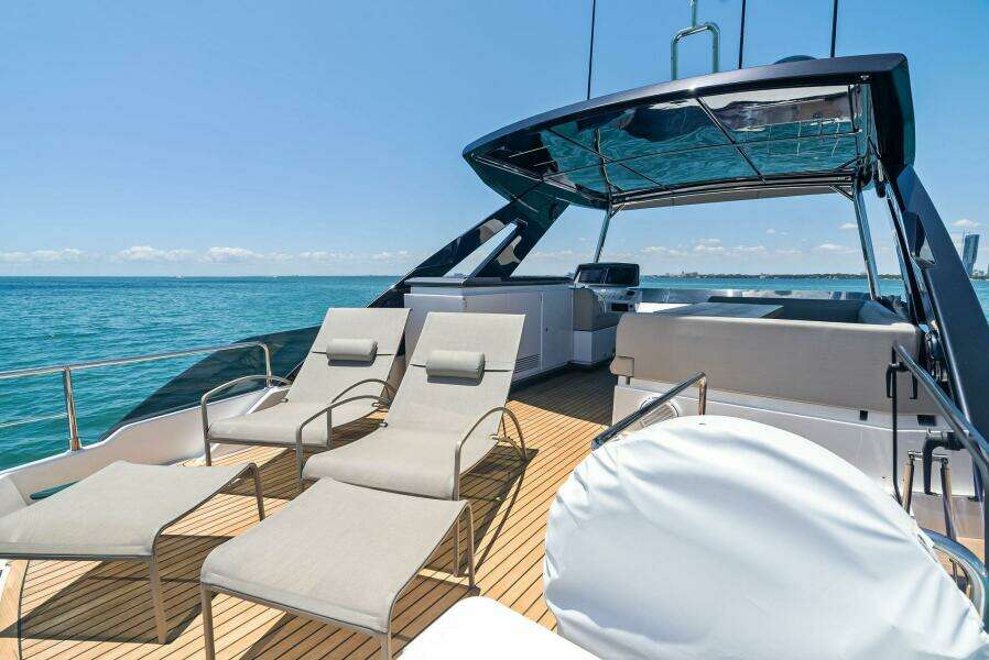 2023 Ferretti Yachts 670