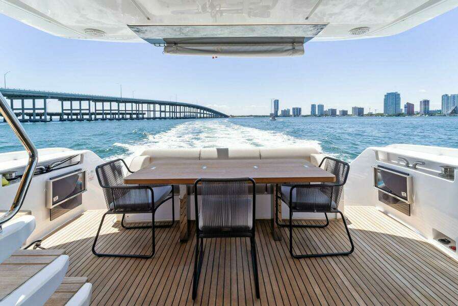 2023 Ferretti Yachts 670