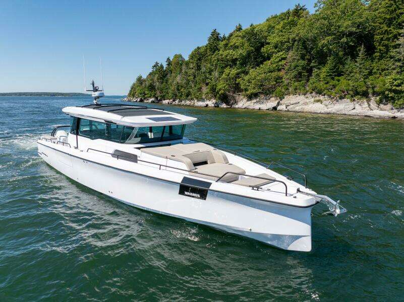 2025 Axopar Cross Cabin