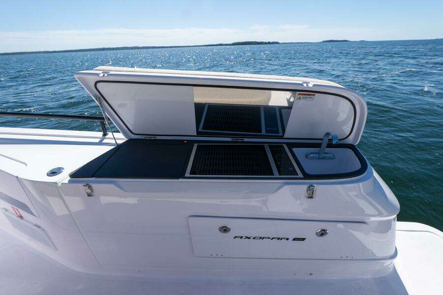 2025 Axopar Cross Cabin