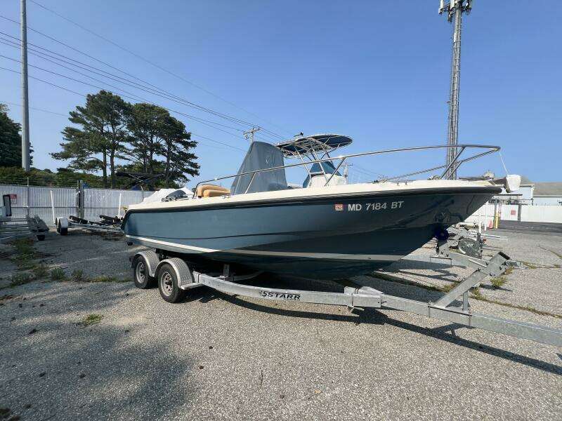 2004 Boston Whaler 210 Outrage
