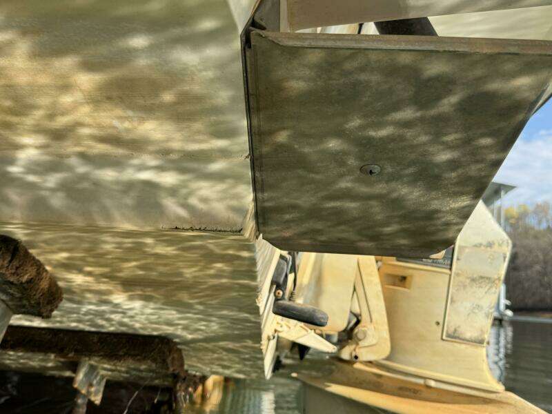 1994 Chaparral Signature 27 Cabin Cruiser