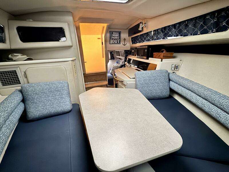 1994 Chaparral Signature 27 Cabin Cruiser