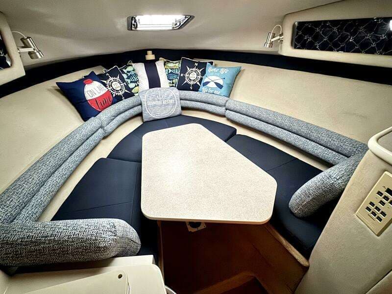 1994 Chaparral Signature 27 Cabin Cruiser