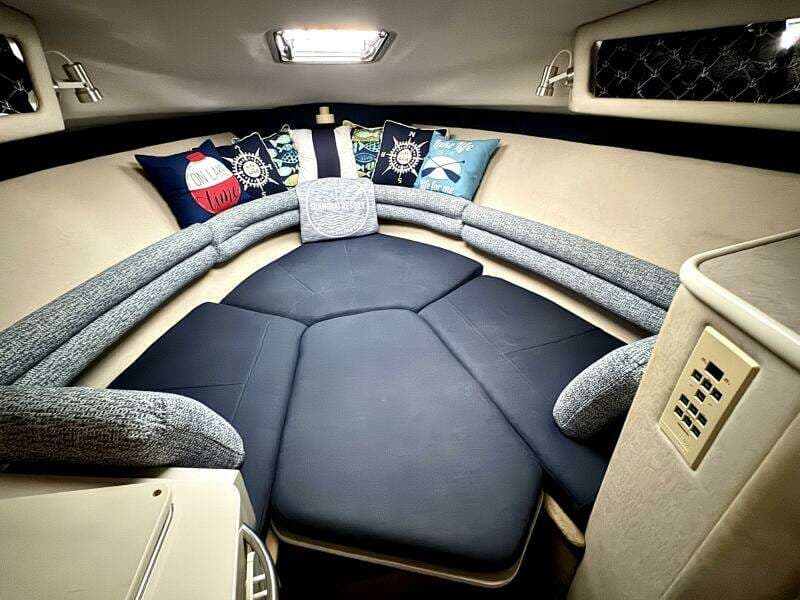 1994 Chaparral Signature 27 Cabin Cruiser