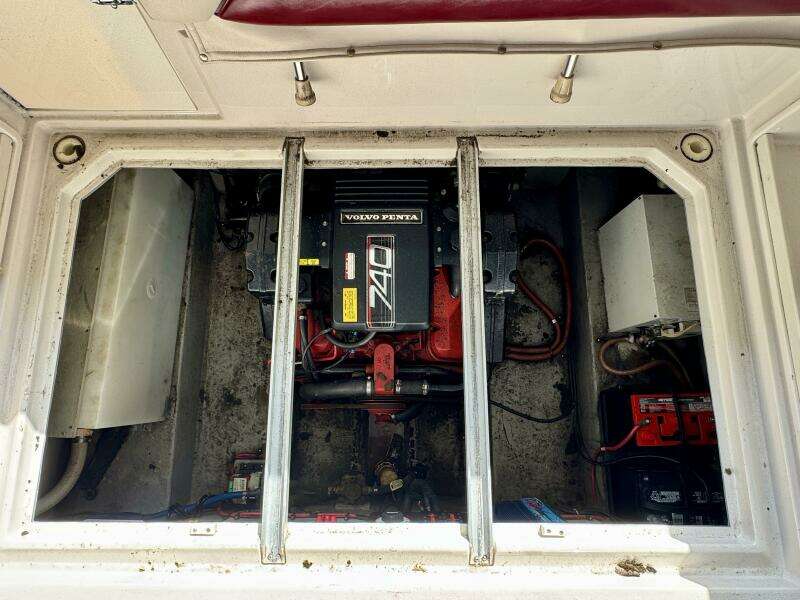 1994 Chaparral Signature 27 Cabin Cruiser