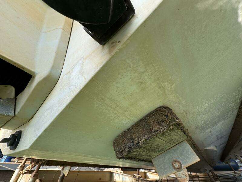 1994 Chaparral Signature 27 Cabin Cruiser